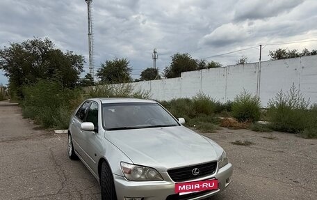 Lexus IS II рестайлинг 2, 2000 год, 900 000 рублей, 2 фотография