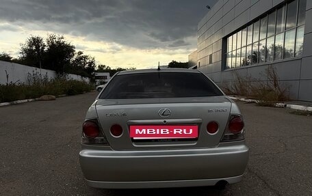 Lexus IS II рестайлинг 2, 2000 год, 900 000 рублей, 4 фотография