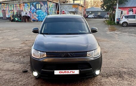 Mitsubishi Outlander III рестайлинг 3, 2013 год, 1 350 000 рублей, 4 фотография