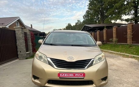 Toyota Sienna III, 2010 год, 1 600 000 рублей, 4 фотография