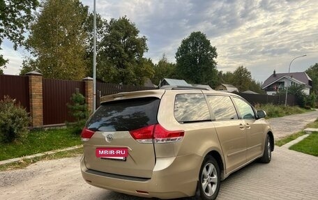 Toyota Sienna III, 2010 год, 1 600 000 рублей, 2 фотография