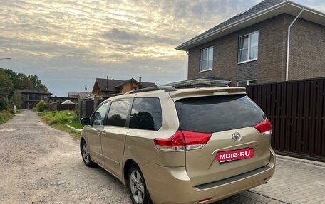 Toyota Sienna III, 2010 год, 1 600 000 рублей, 6 фотография