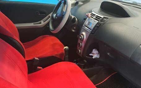 Toyota Yaris III рестайлинг, 2006 год, 350 000 рублей, 3 фотография