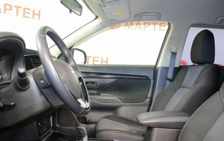 Mitsubishi Outlander III рестайлинг 3, 2021 год, 2 879 000 рублей, 9 фотография