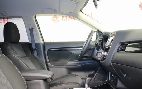Mitsubishi Outlander III рестайлинг 3, 2021 год, 2 879 000 рублей, 10 фотография