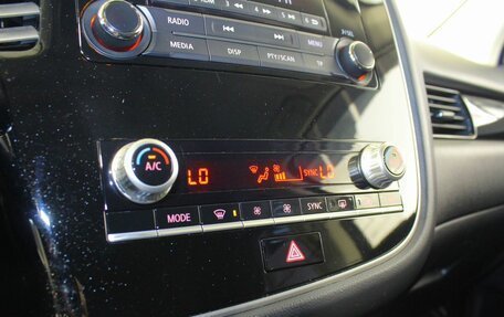 Mitsubishi Outlander III рестайлинг 3, 2021 год, 2 879 000 рублей, 13 фотография