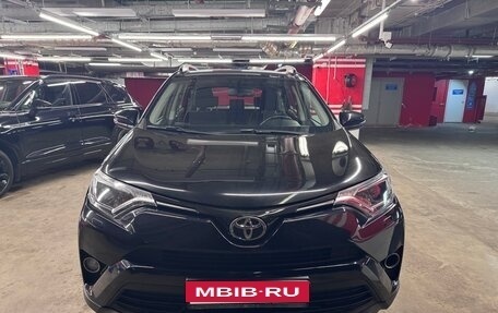 Toyota RAV4, 2017 год, 2 100 000 рублей, 2 фотография