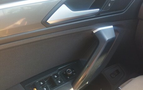 Volkswagen Tiguan II, 2019 год, 2 850 000 рублей, 16 фотография