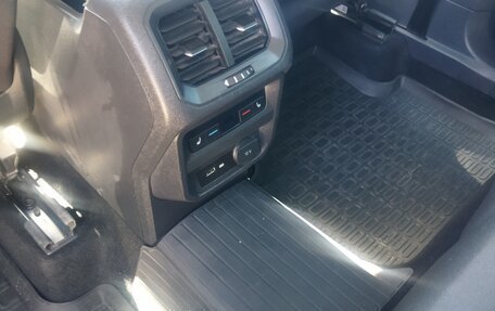 Volkswagen Tiguan II, 2019 год, 2 850 000 рублей, 9 фотография