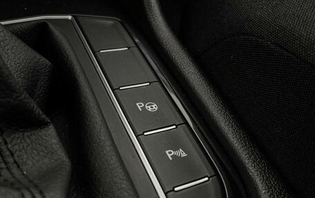 Volkswagen Tiguan II, 2018 год, 2 197 000 рублей, 14 фотография