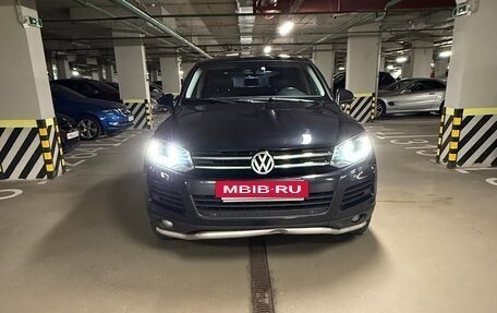 Volkswagen Touareg III, 2011 год, 2 200 000 рублей, 2 фотография