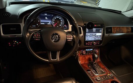 Volkswagen Touareg III, 2011 год, 2 200 000 рублей, 11 фотография