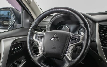 Mitsubishi Pajero Sport III рестайлинг, 2018 год, 2 620 000 рублей, 15 фотография