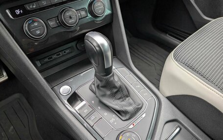 Volkswagen Tiguan II, 2020 год, 2 437 000 рублей, 18 фотография