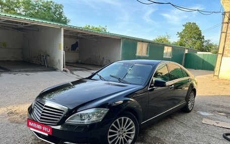 Mercedes-Benz S-Класс, 2011 год, 900 000 рублей, 3 фотография