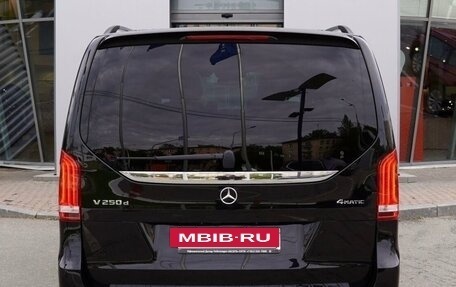 Mercedes-Benz V-Класс, 2018 год, 4 200 000 рублей, 5 фотография