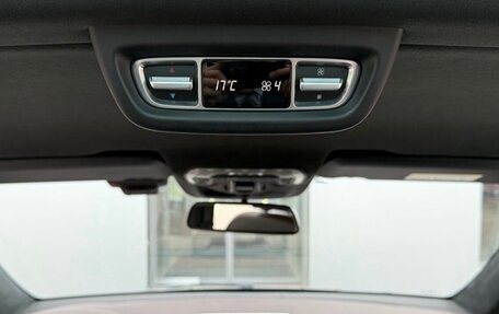 Mercedes-Benz V-Класс, 2018 год, 4 200 000 рублей, 30 фотография