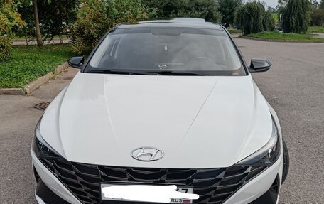 Hyundai Elantra, 2021 год, 1 650 000 рублей, 2 фотография
