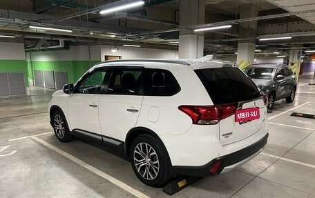 Mitsubishi Outlander III рестайлинг 3, 2017 год, 2 400 000 рублей, 4 фотография
