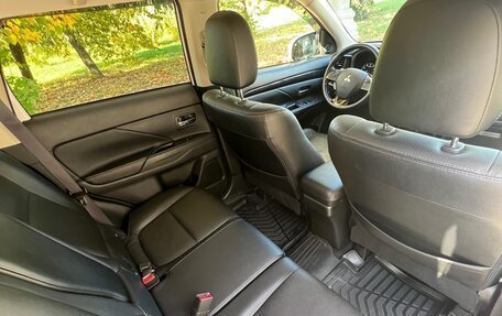 Mitsubishi Outlander III рестайлинг 3, 2017 год, 2 400 000 рублей, 19 фотография