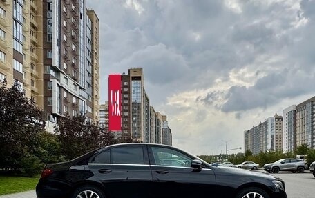 Mercedes-Benz E-Класс, 2019 год, 3 000 000 рублей, 4 фотография