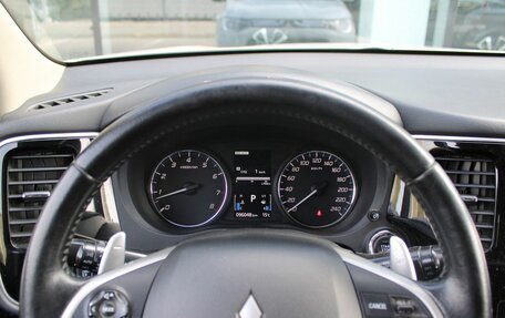 Mitsubishi Outlander III рестайлинг 3, 2014 год, 1 837 000 рублей, 15 фотография