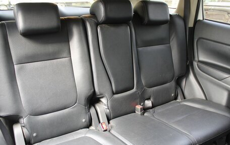 Mitsubishi Outlander III рестайлинг 3, 2014 год, 1 837 000 рублей, 10 фотография