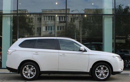 Mitsubishi Outlander III рестайлинг 3, 2014 год, 1 837 000 рублей, 4 фотография