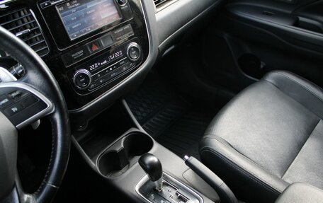 Mitsubishi Outlander III рестайлинг 3, 2014 год, 1 837 000 рублей, 14 фотография