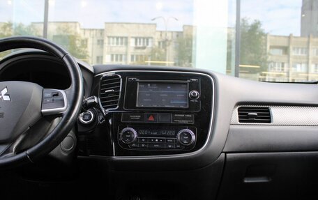 Mitsubishi Outlander III рестайлинг 3, 2014 год, 1 837 000 рублей, 12 фотография
