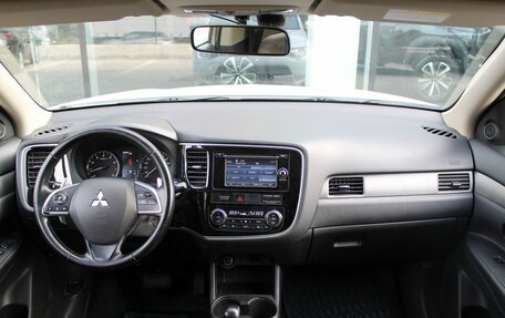 Mitsubishi Outlander III рестайлинг 3, 2014 год, 1 837 000 рублей, 11 фотография