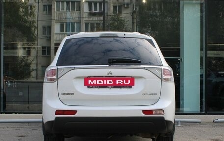 Mitsubishi Outlander III рестайлинг 3, 2014 год, 1 837 000 рублей, 6 фотография
