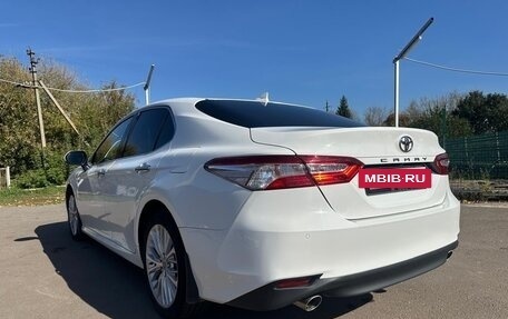 Toyota Camry, 2021 год, 2 750 000 рублей, 3 фотография