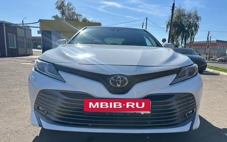Toyota Camry, 2021 год, 2 750 000 рублей, 2 фотография