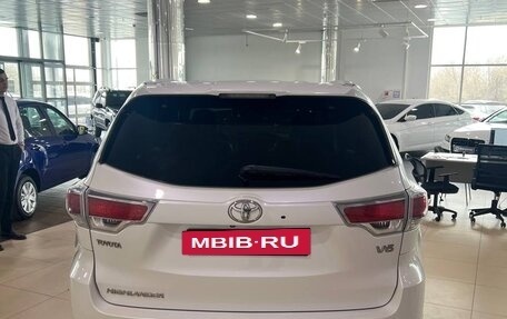 Toyota Highlander III, 2014 год, 3 200 000 рублей, 5 фотография