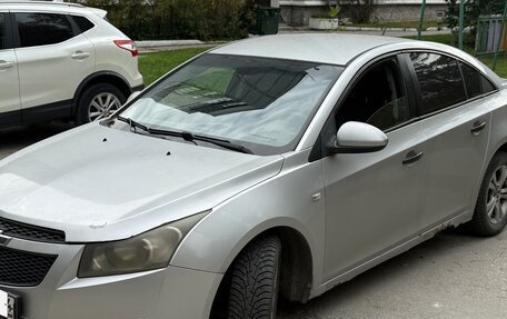 Chevrolet Cruze II, 2010 год, 525 000 рублей, 3 фотография