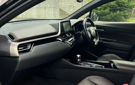 Toyota C-HR I рестайлинг, 2017 год, 1 550 000 рублей, 24 фотография