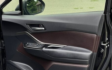 Toyota C-HR I рестайлинг, 2017 год, 1 550 000 рублей, 30 фотография