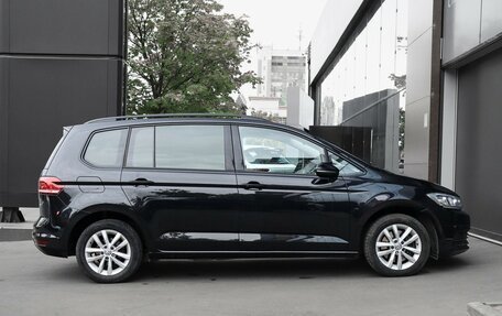 Volkswagen Touran III, 2019 год, 1 890 000 рублей, 4 фотография