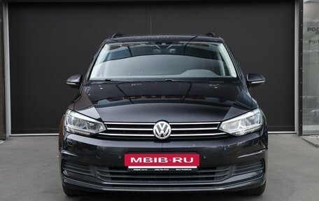 Volkswagen Touran III, 2019 год, 1 890 000 рублей, 2 фотография