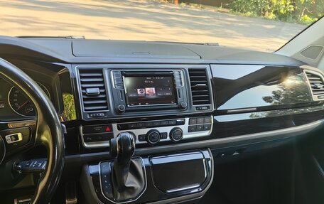 Volkswagen Multivan T6 рестайлинг, 2016 год, 3 450 000 рублей, 19 фотография