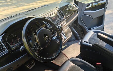 Volkswagen Multivan T6 рестайлинг, 2016 год, 3 450 000 рублей, 22 фотография