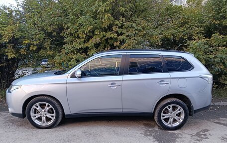 Mitsubishi Outlander III рестайлинг 3, 2012 год, 1 550 000 рублей, 2 фотография
