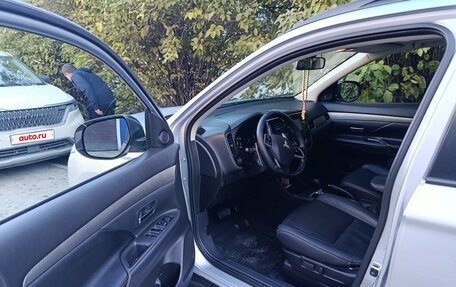 Mitsubishi Outlander III рестайлинг 3, 2012 год, 1 550 000 рублей, 4 фотография