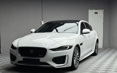 Jaguar XE I рестайлинг, 2021 год, 2 200 500 рублей, 3 фотография