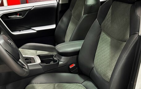 Toyota RAV4, 2024 год, 4 077 000 рублей, 12 фотография