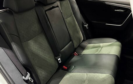 Toyota RAV4, 2024 год, 4 077 000 рублей, 15 фотография