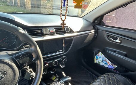 KIA Rio IV, 2017 год, 900 000 рублей, 11 фотография