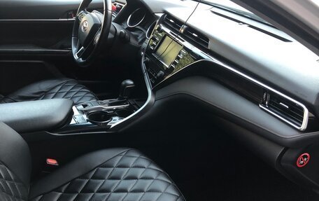 Toyota Camry, 2020 год, 2 099 000 рублей, 3 фотография