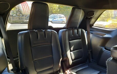 Ford Explorer VI, 2013 год, 1 800 000 рублей, 28 фотография
